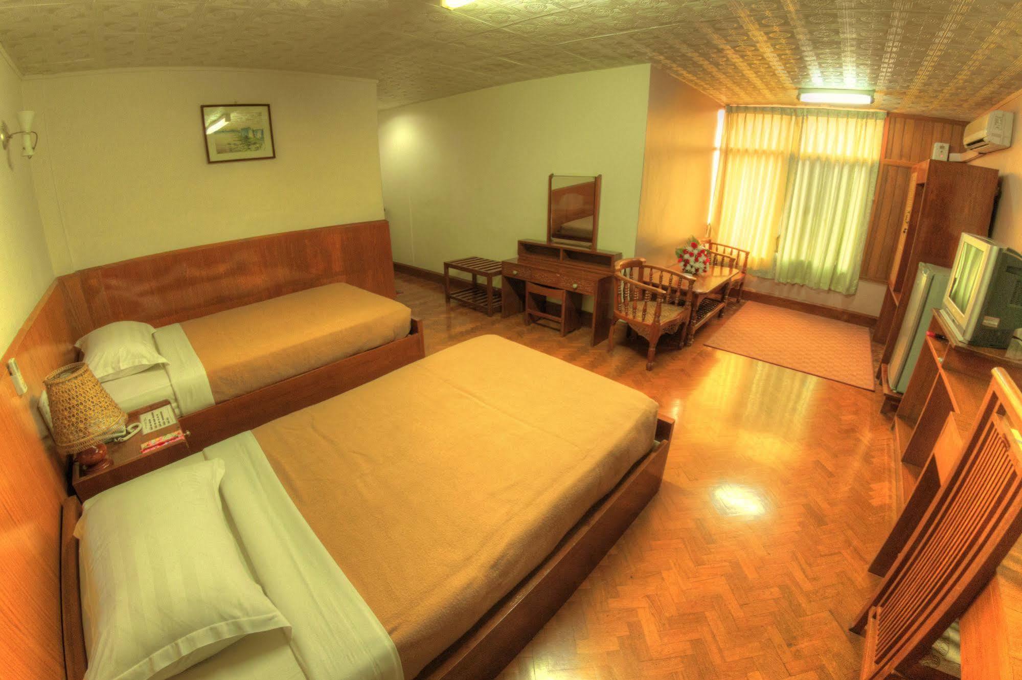 Nadi Myanmar Hotel Mandalay Exterior foto